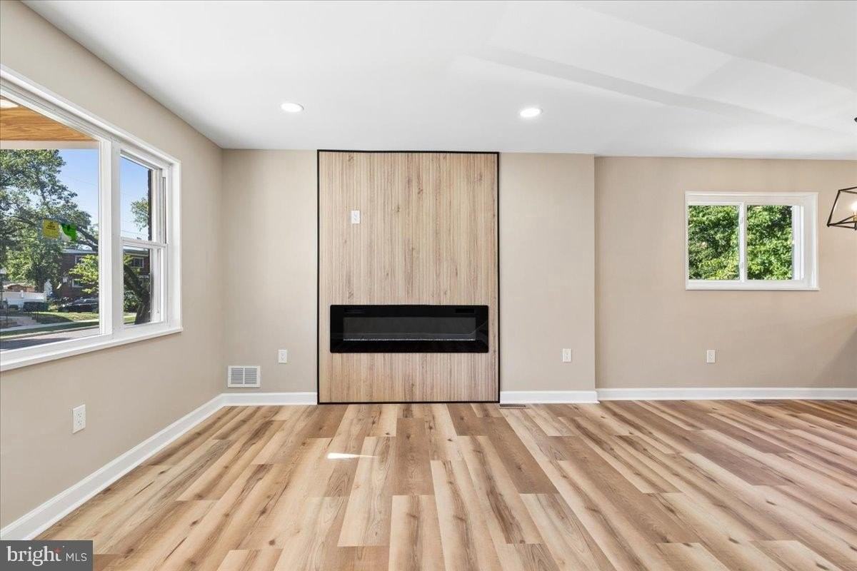 5008 36th Ave - Photo 5 of 50