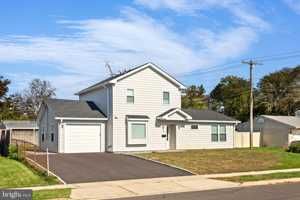 featured image of 6 Meadow Ln