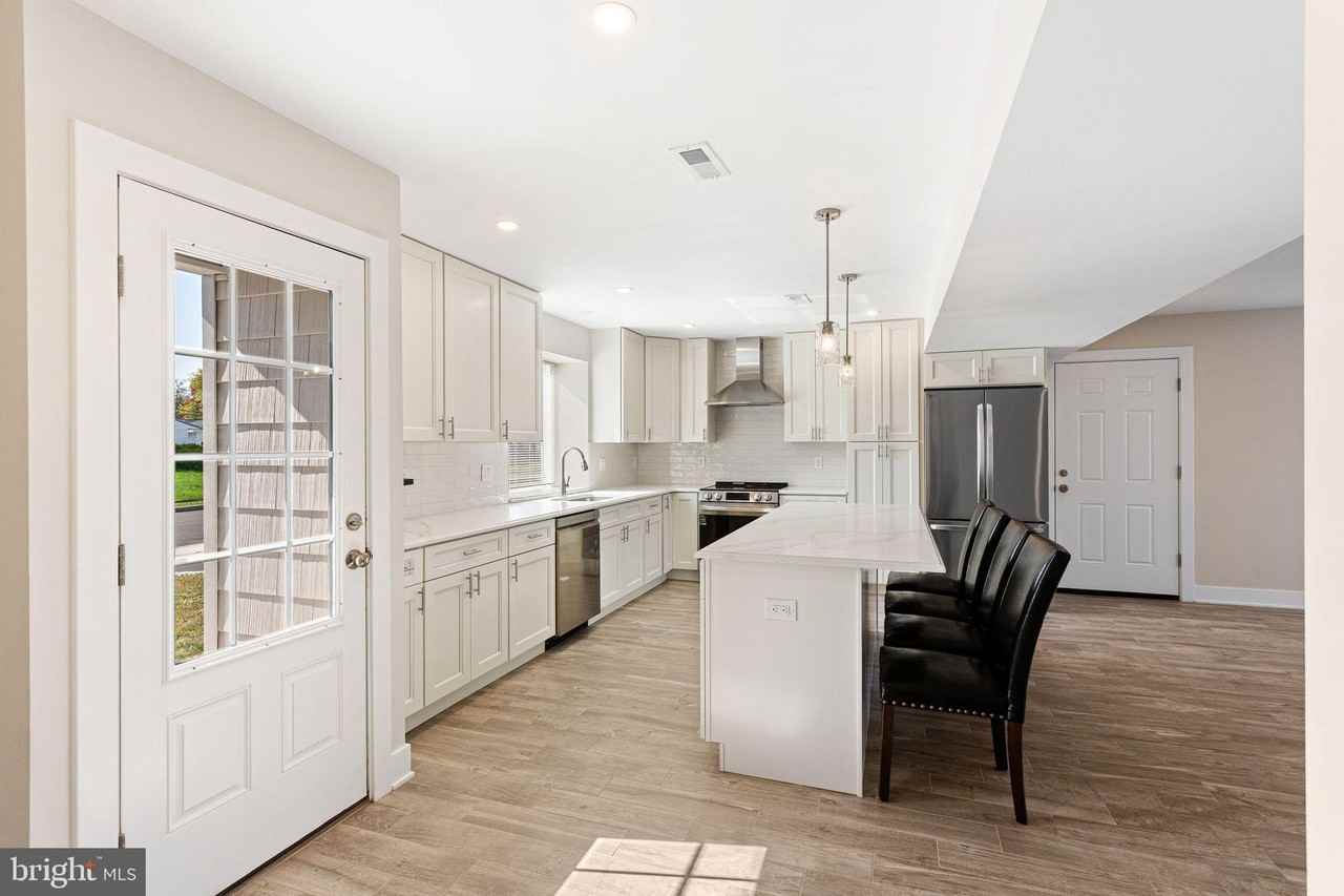 6 Meadow Ln - Photo 3 of 14