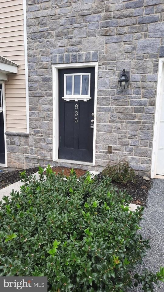 835 Schooner Ln - Photo 2 of 17