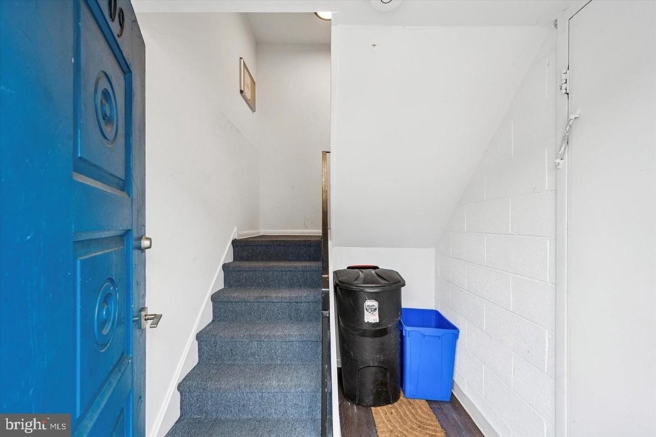 409 Naomi St #2 - Photo 4 of 14