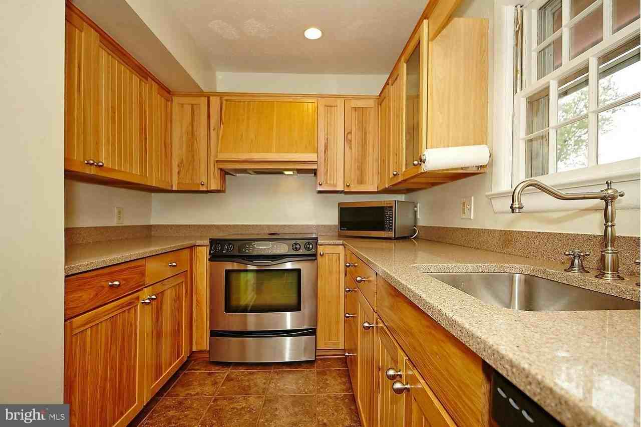 137 S Virginia Ave - Photo 4 of 17