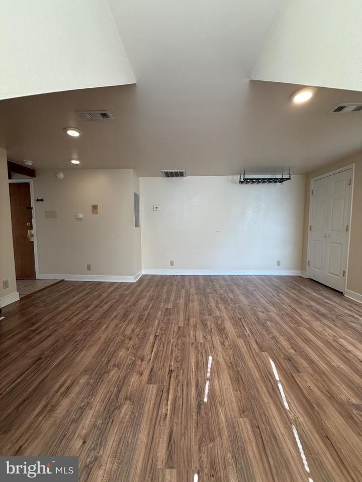 319 William St #A - Photo 3 of 12