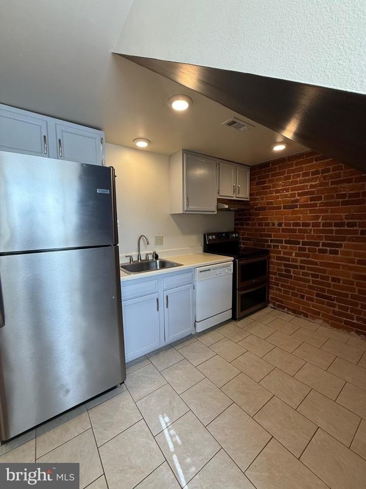 319 William St #A - Photo 5 of 12