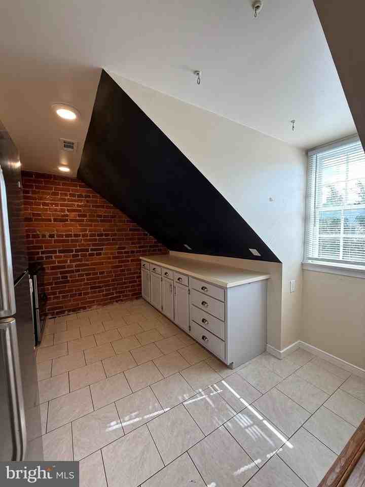 319 William St #A - Photo 6 of 12