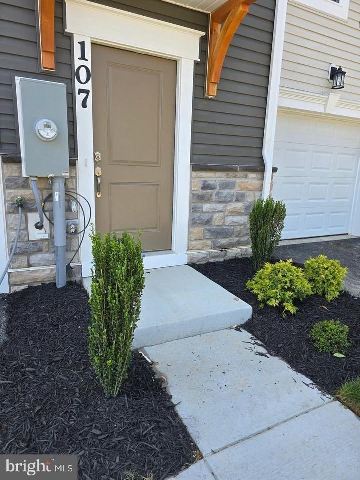 107 Boone Ct - Photo 2 of 36