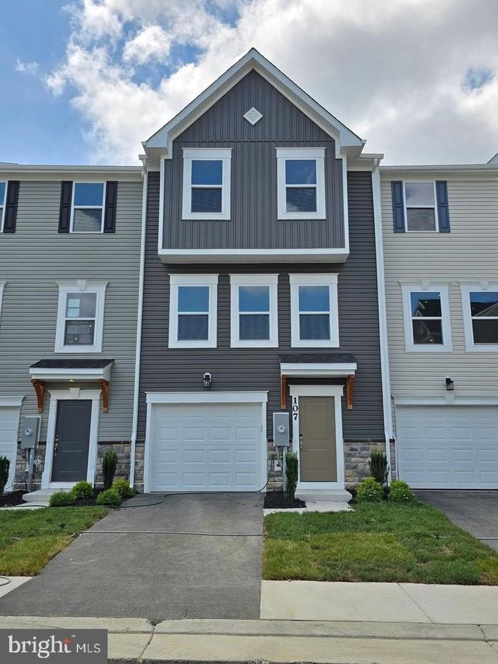 107 Boone Ct - Photo 3 of 36