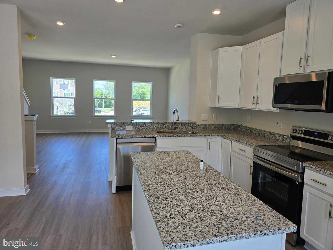 107 Boone Ct - Photo 5 of 36