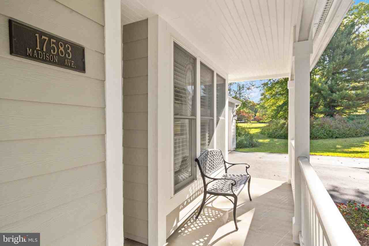17583 Madison Ave - Photo 5 of 50