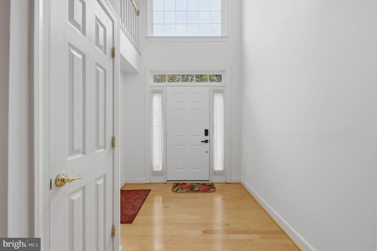 14216 Madrigal Dr - Photo 2 of 28