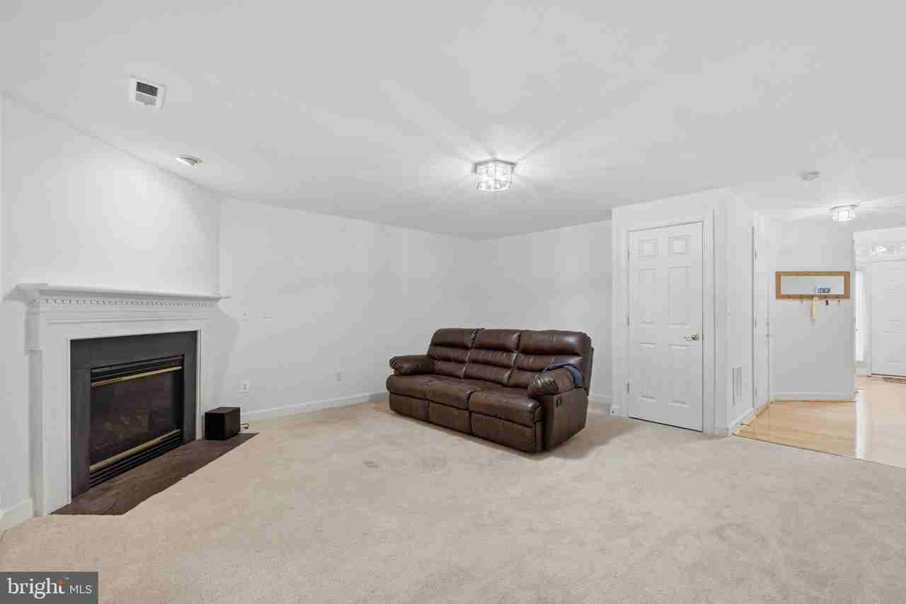 14216 Madrigal Dr - Photo 4 of 28