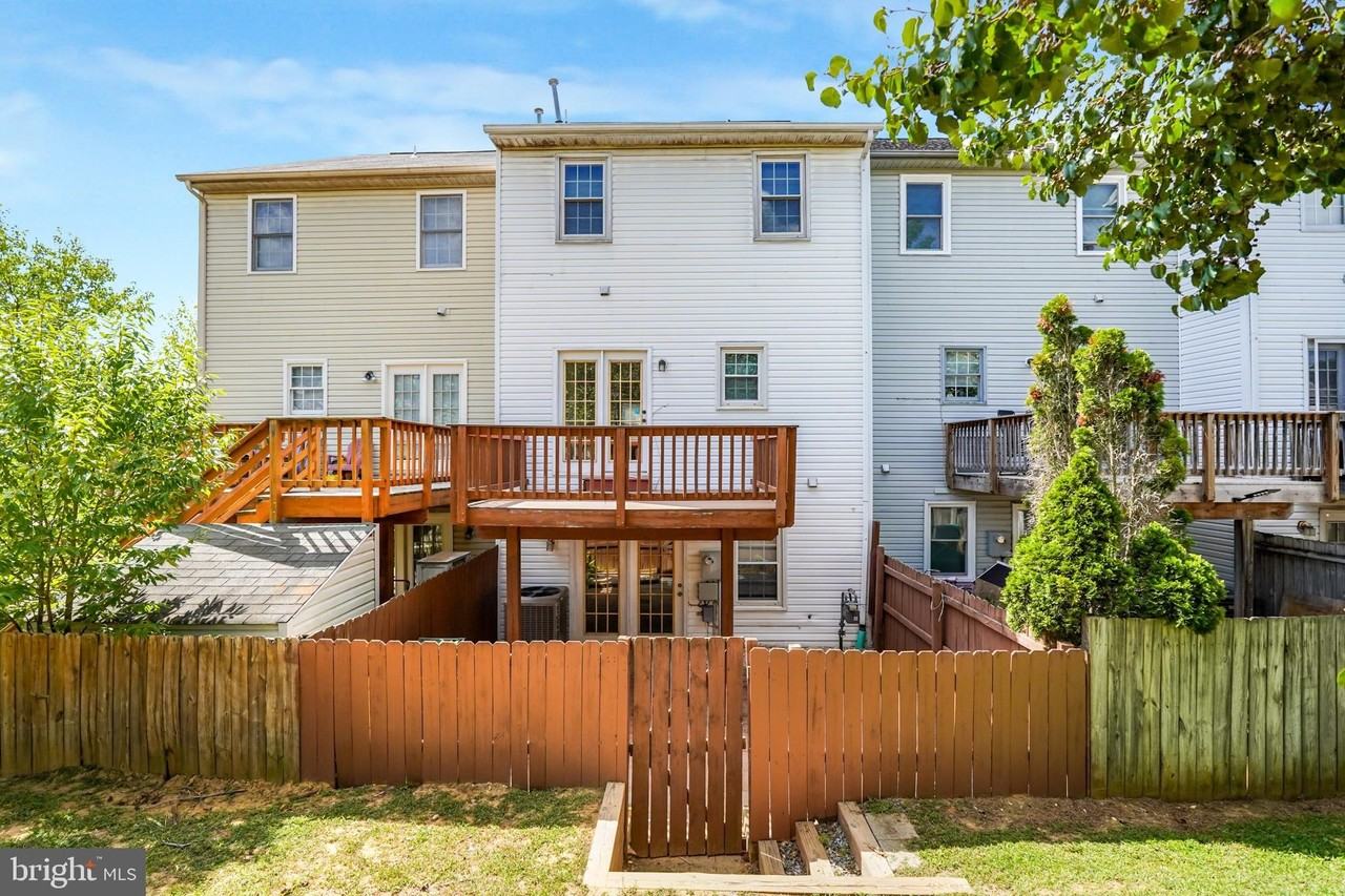 302 Barrie Pl - Photo 3 of 37