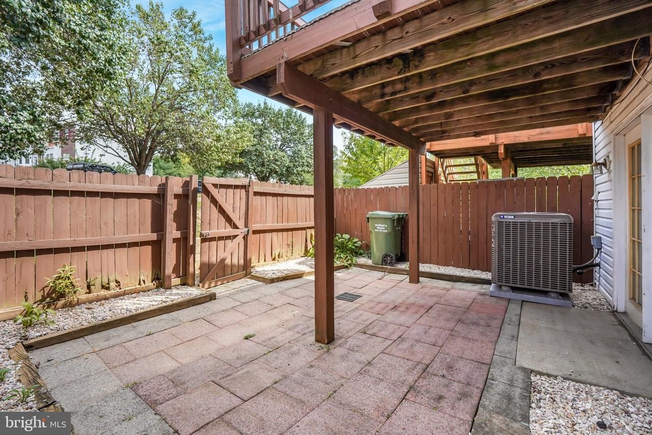 302 Barrie Pl - Photo 6 of 37