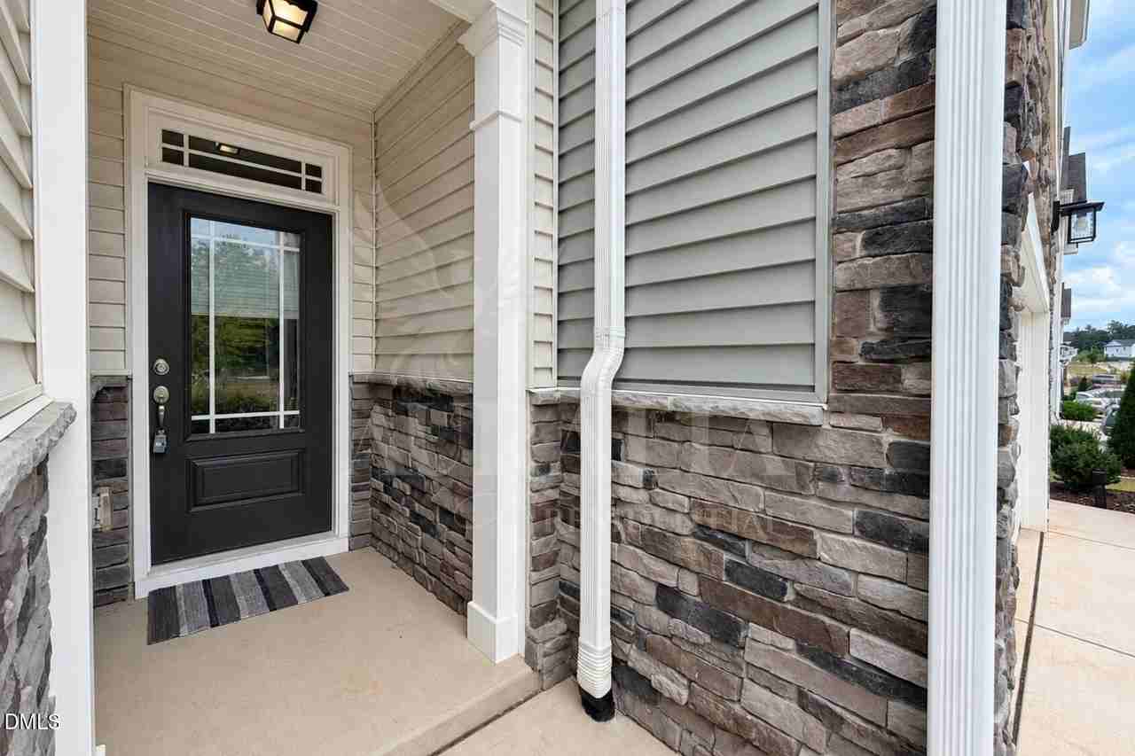 160 Royal Star Way - Photo 3 of 39