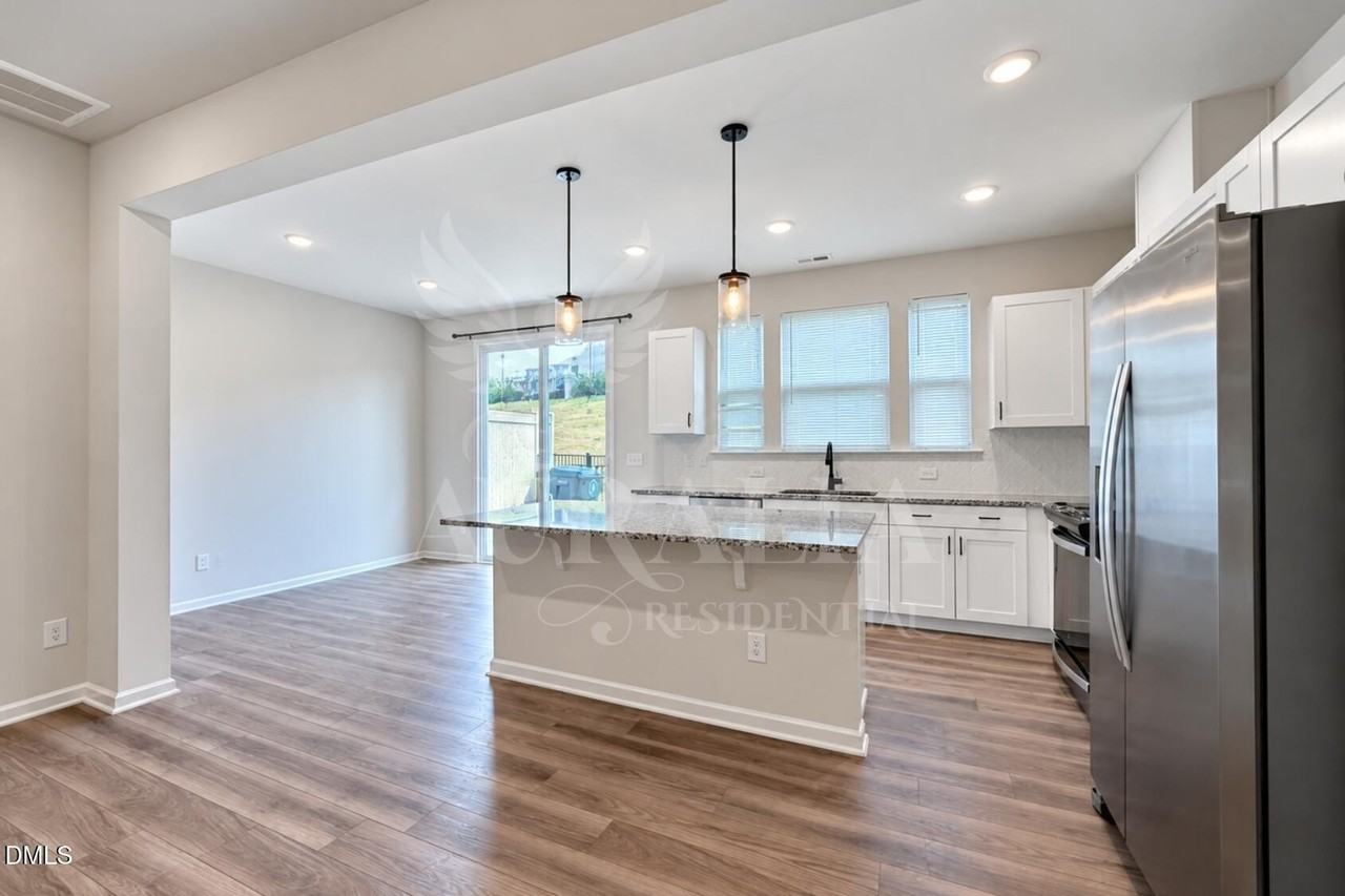 160 Royal Star Way - Photo 6 of 39