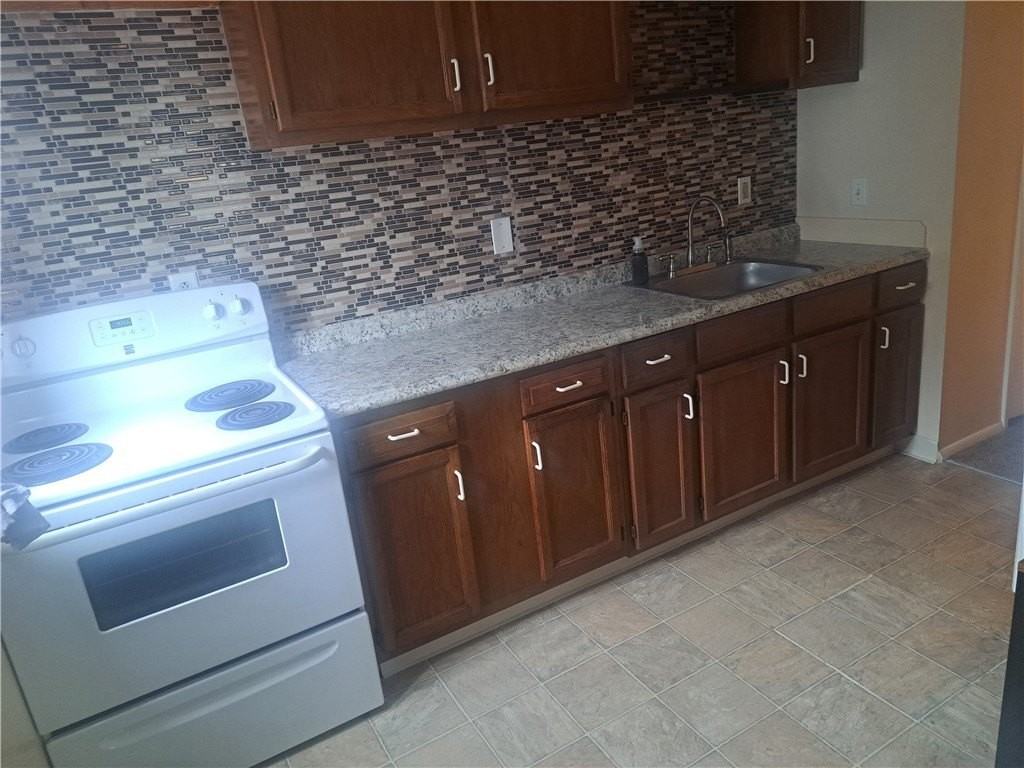 14764 Case St - Photo 3 of 7