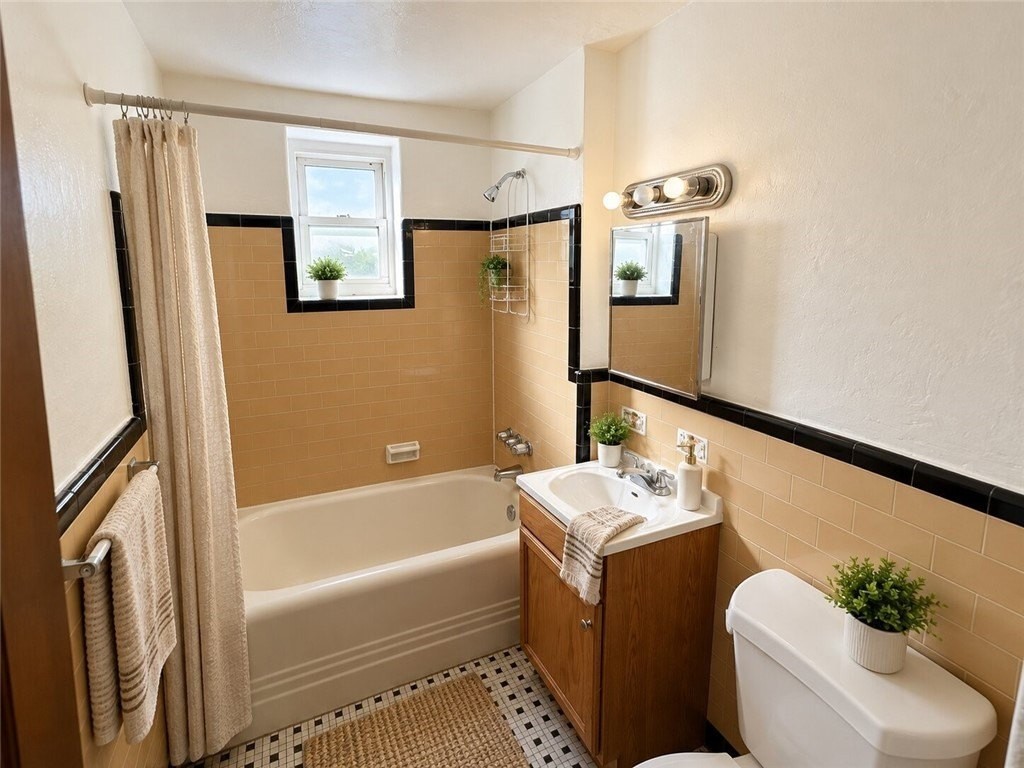 2909 Chartiers Ave - Photo 5 of 10