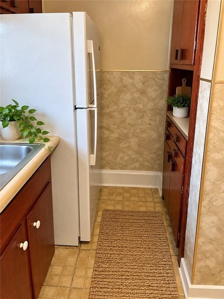520 W Smithfield St - Photo 2 of 10