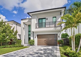 featured image of 237 Ne 11th St