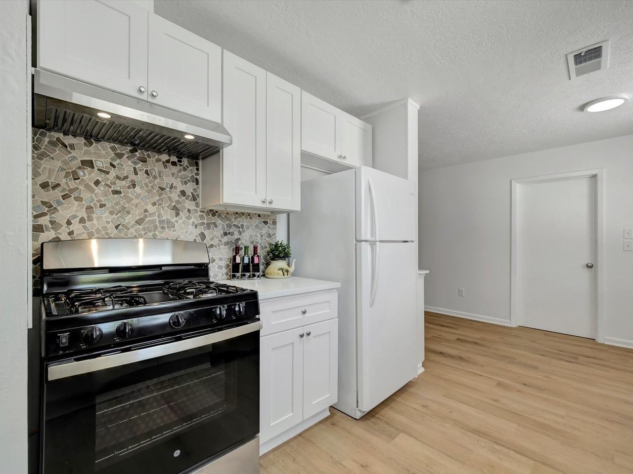 1003 Richvale Ln - Photo 3 of 29