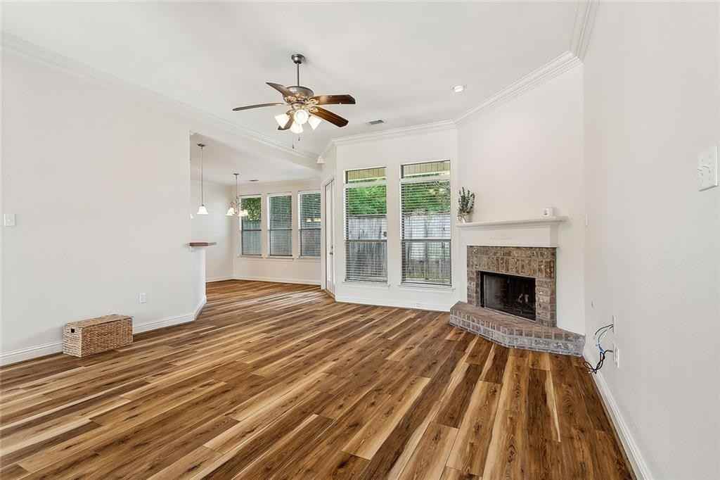 218 Stonebridge Cv - Photo 3 of 16