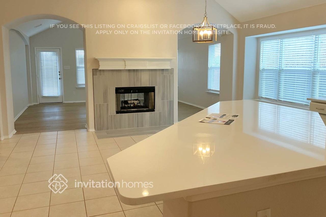 8008 Laurel Oak Dr - Photo 4 of 14