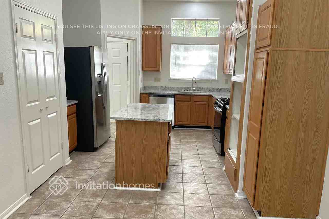 7327 Maple Walk Dr - Photo 5 of 12