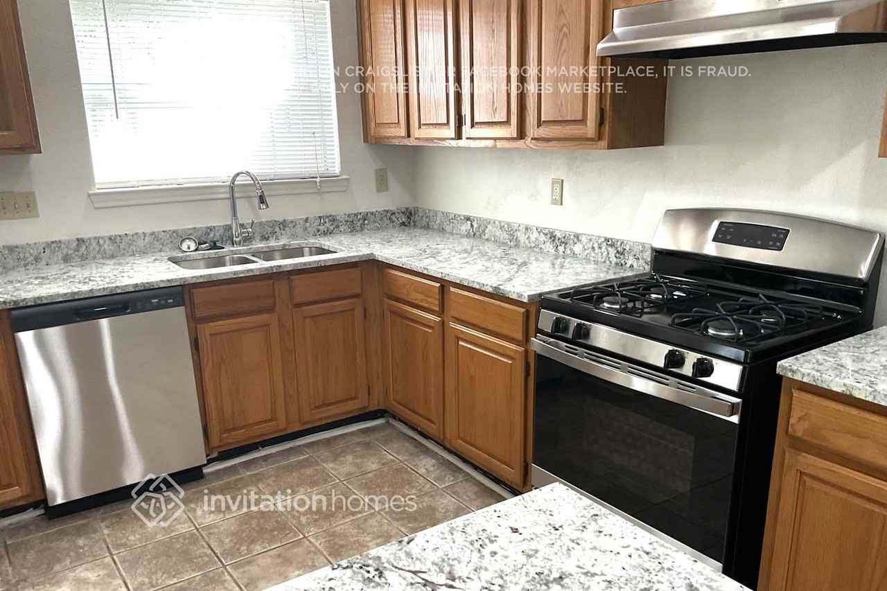 7327 Maple Walk Dr - Photo 6 of 12