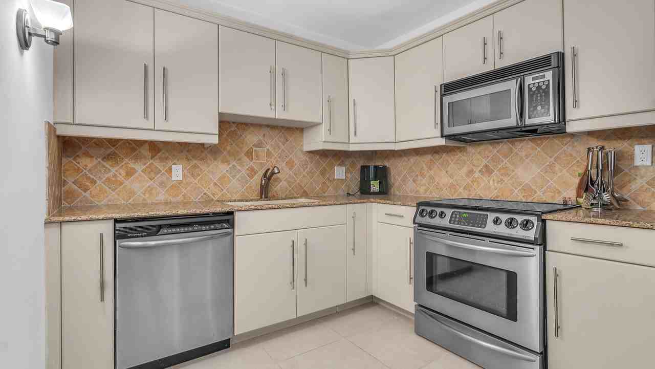 1801 South Flagler Drive #1804 - Photo 7 of 14