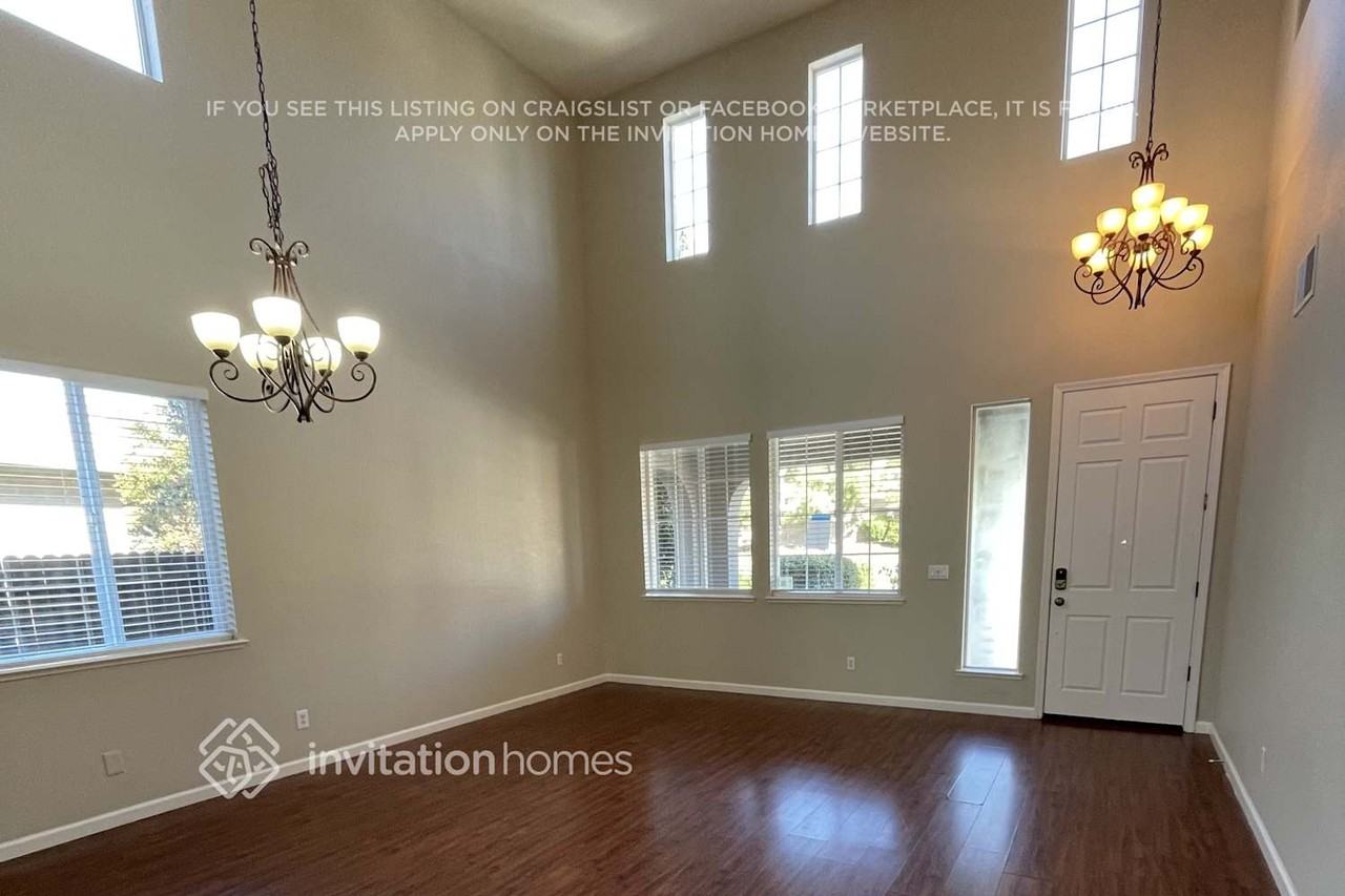 1097 Ashford Ln - Photo 5 of 20