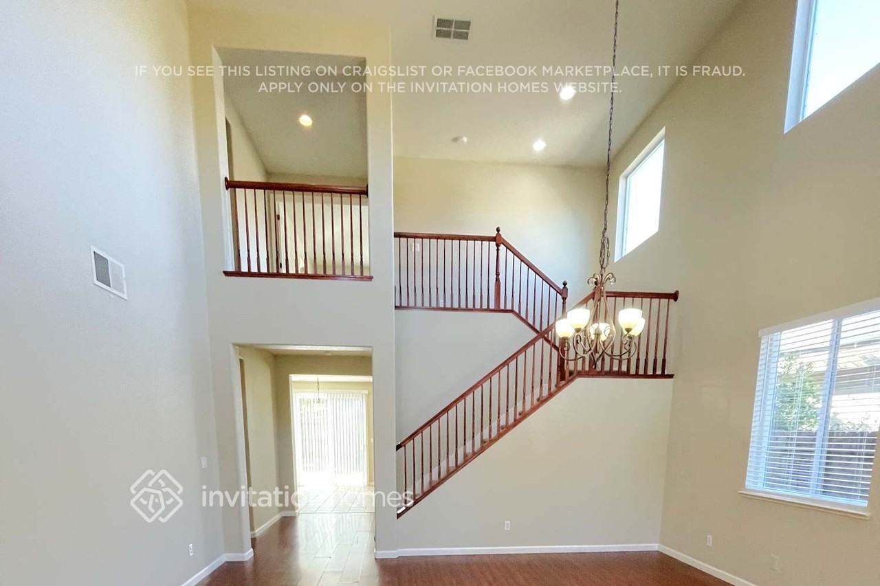 1097 Ashford Ln - Photo 7 of 20