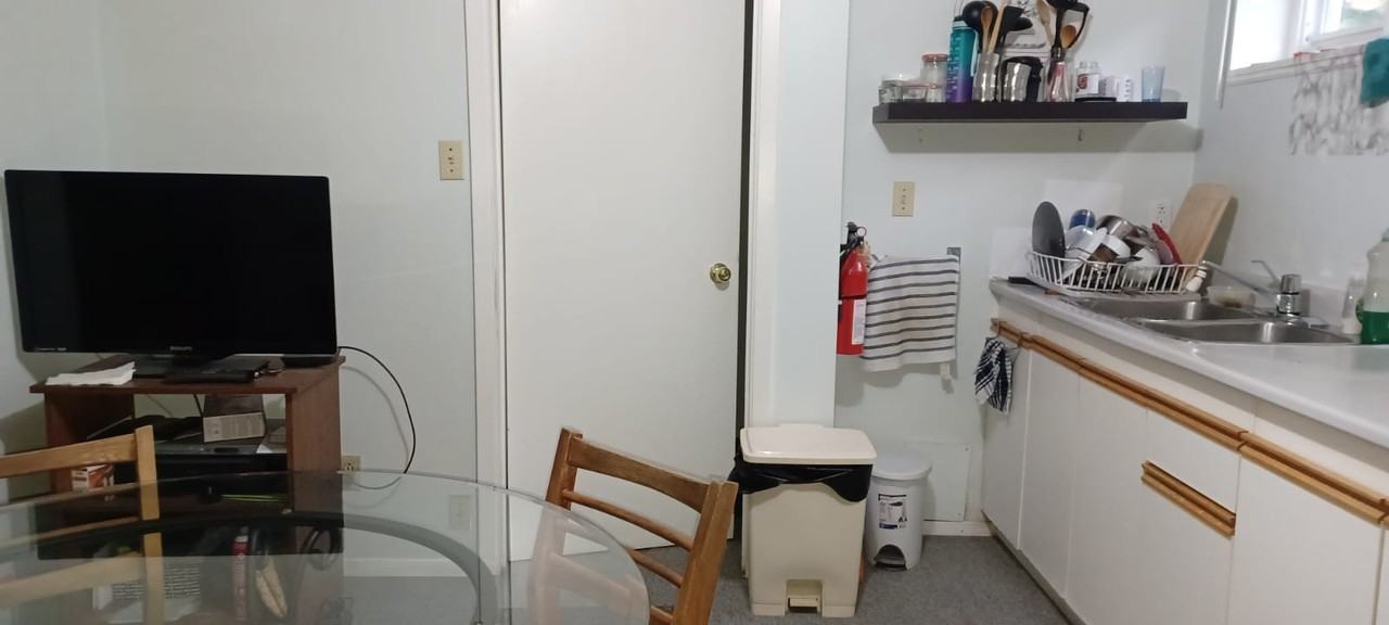 92 Westminster Avenue - Photo 7 of 12