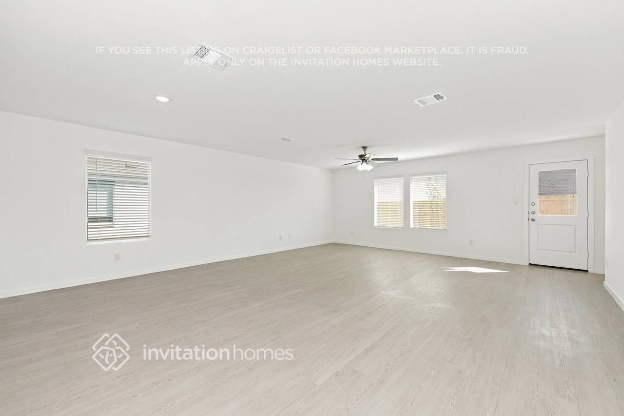 1309 Still Pond Dr - Photo 4 of 17