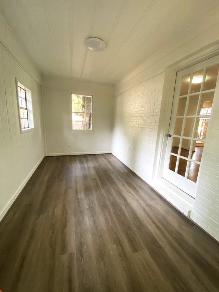 1719 Windsor Boulevard - Photo 6 of 30
