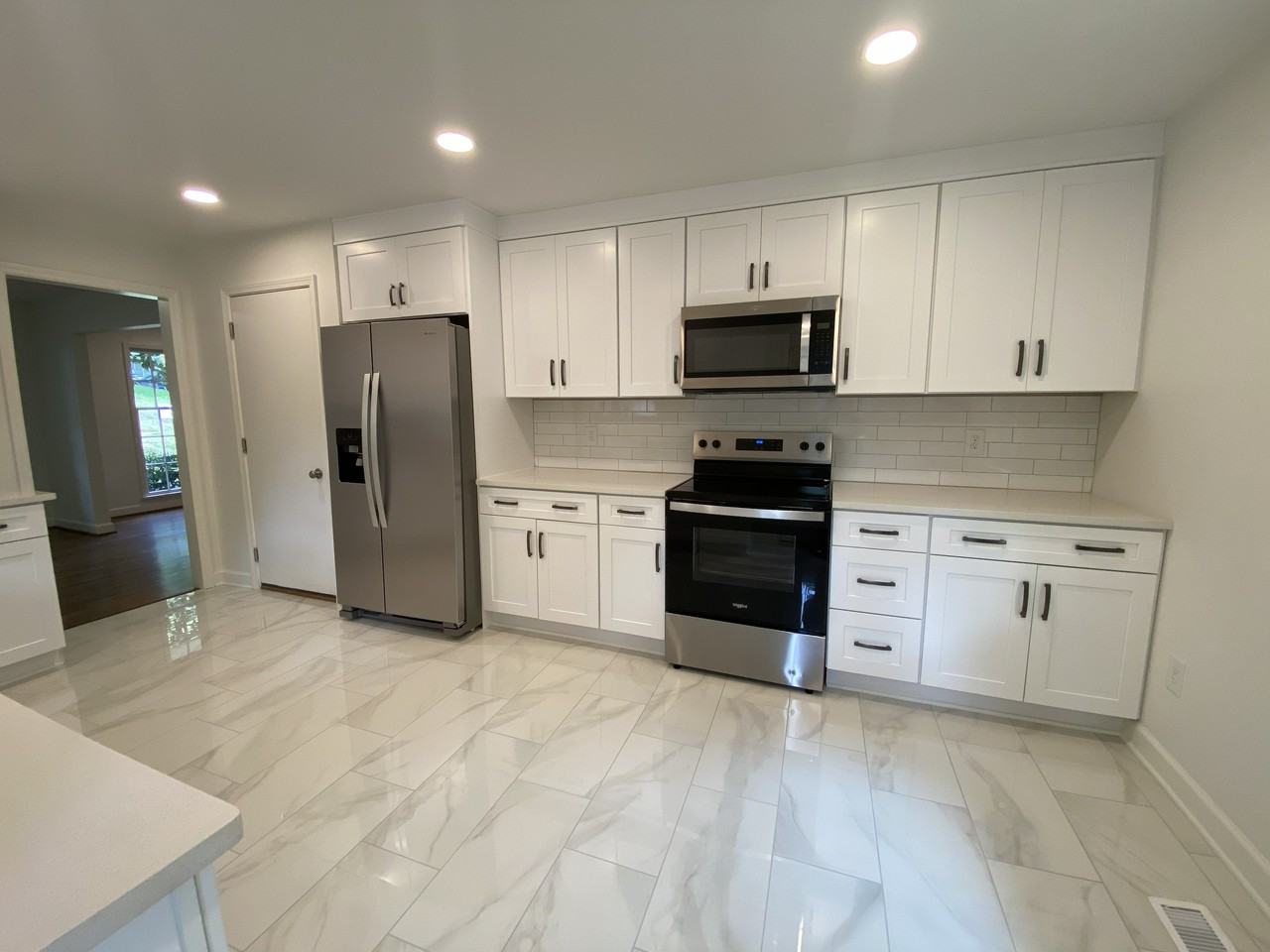 1719 Windsor Boulevard - Photo 7 of 30