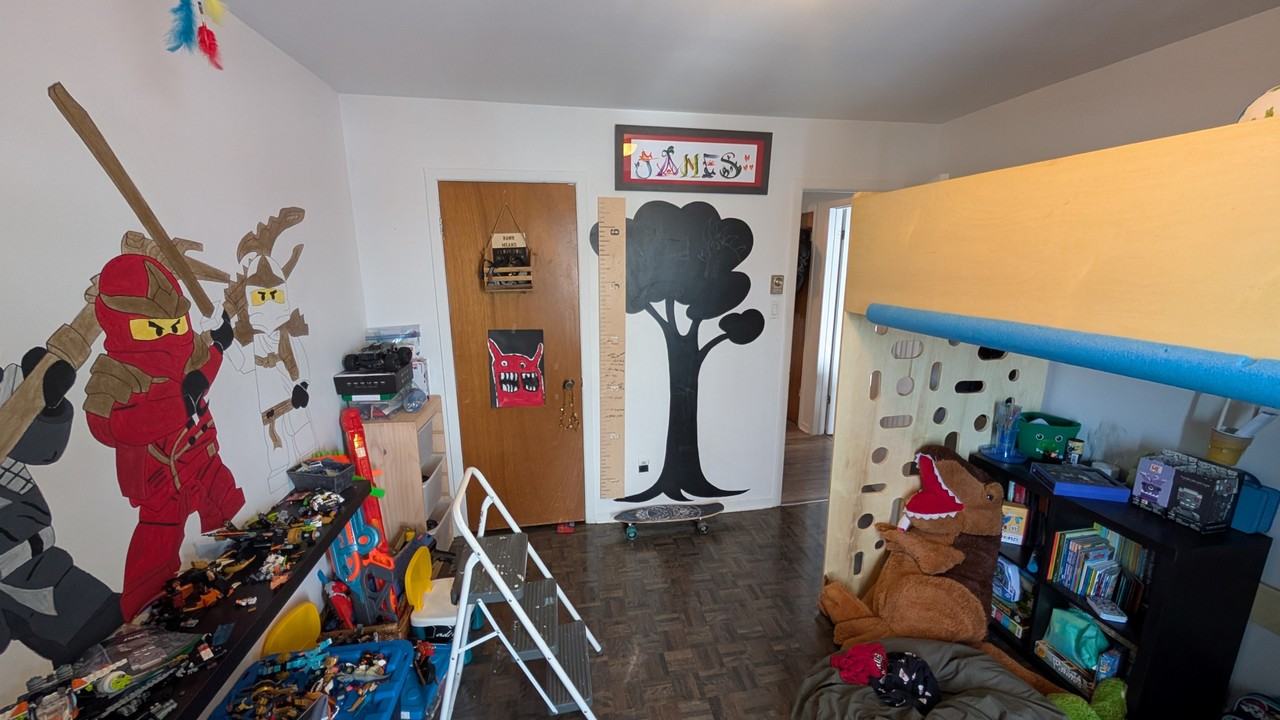 4841 6e Av - Photo 6 of 12
