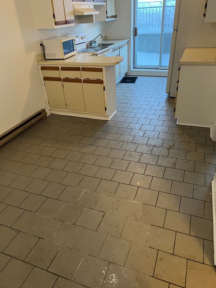 4841 6e Av - Photo 7 of 12