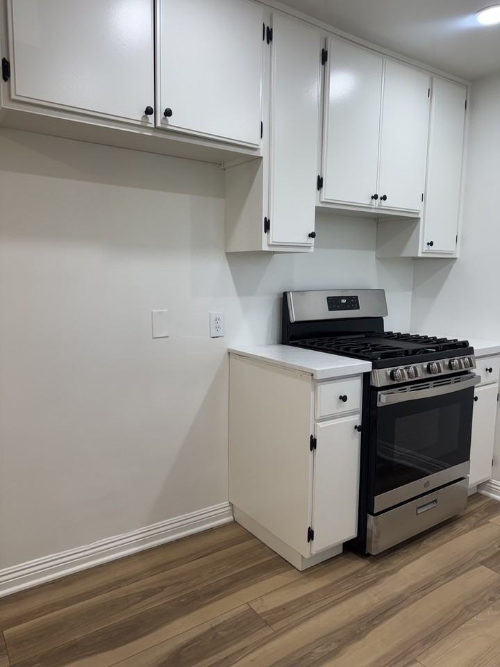 10557 Paramount Blvd - Photo 3 of 11