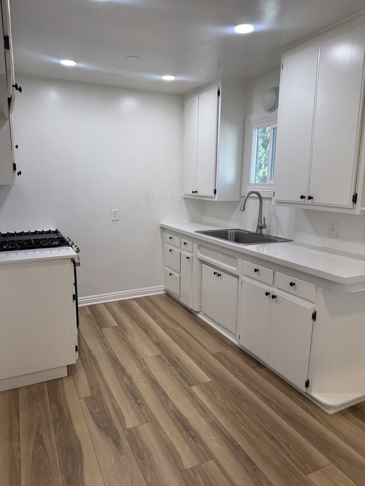 10557 Paramount Blvd - Photo 5 of 11