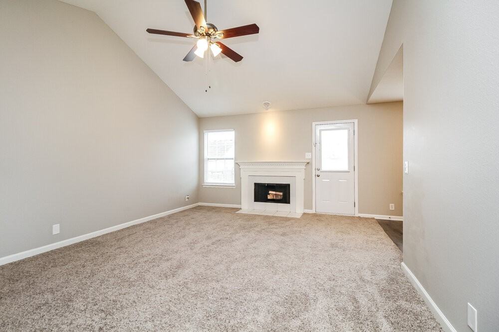 720 Winchester Pl - Photo 4 of 17