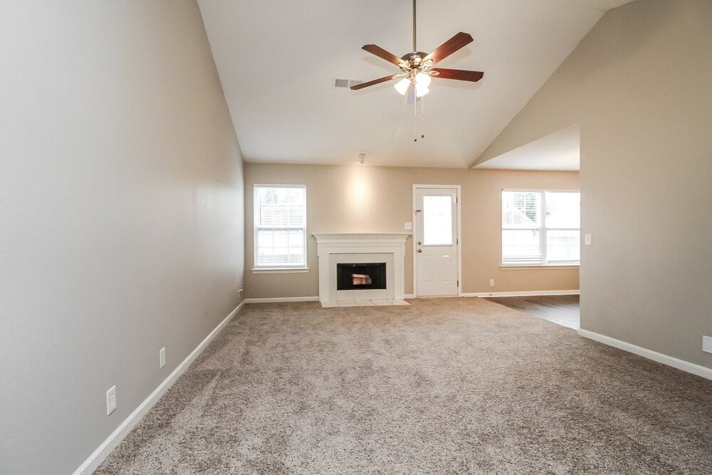 720 Winchester Pl - Photo 5 of 17