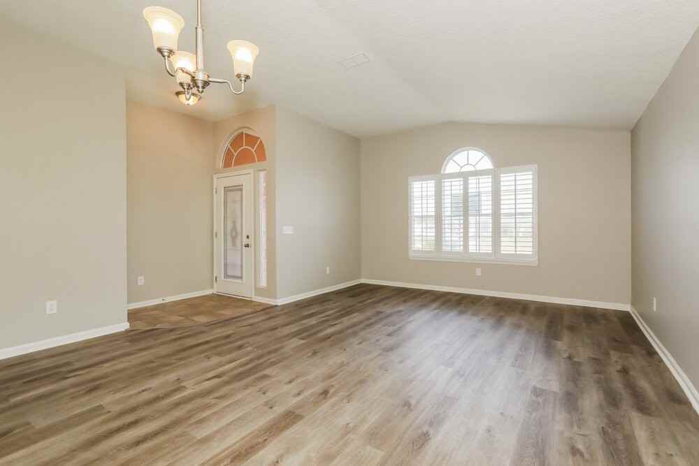 304 Southlake Dr - Photo 5 of 16