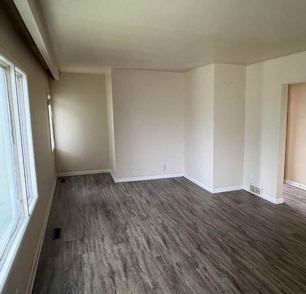 85 Elmwood Rd - Photo 2 of 14