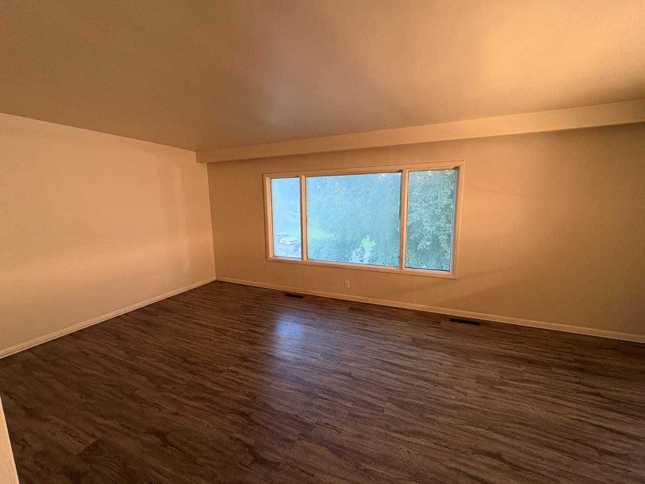 85 Elmwood Rd - Photo 4 of 14