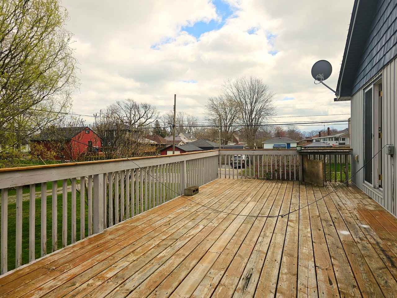 105 Linwood Ave - Photo 3 of 11