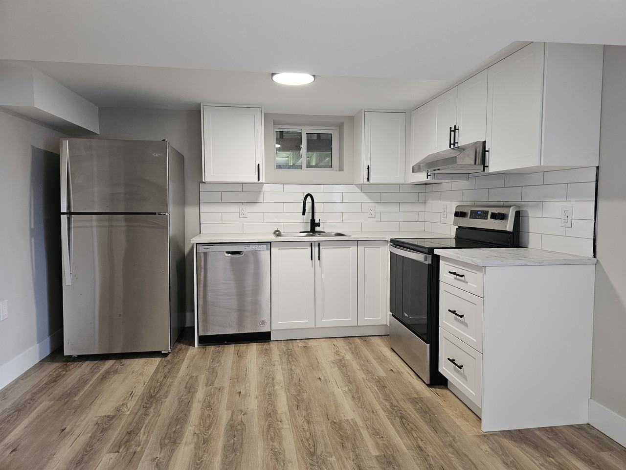 105 Linwood Ave - Photo 4 of 11