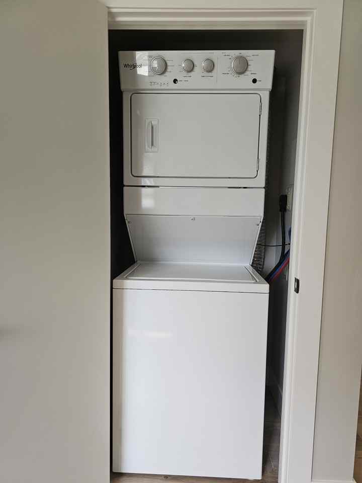 105 Linwood Ave - Photo 7 of 11