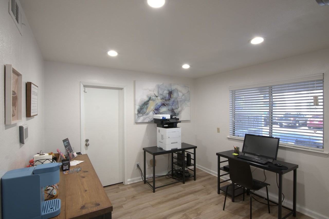 Irving Oaks Apartments - Photo 6 of 38