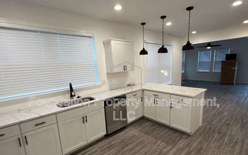 1015 N Willett St - Photo 4 of 13