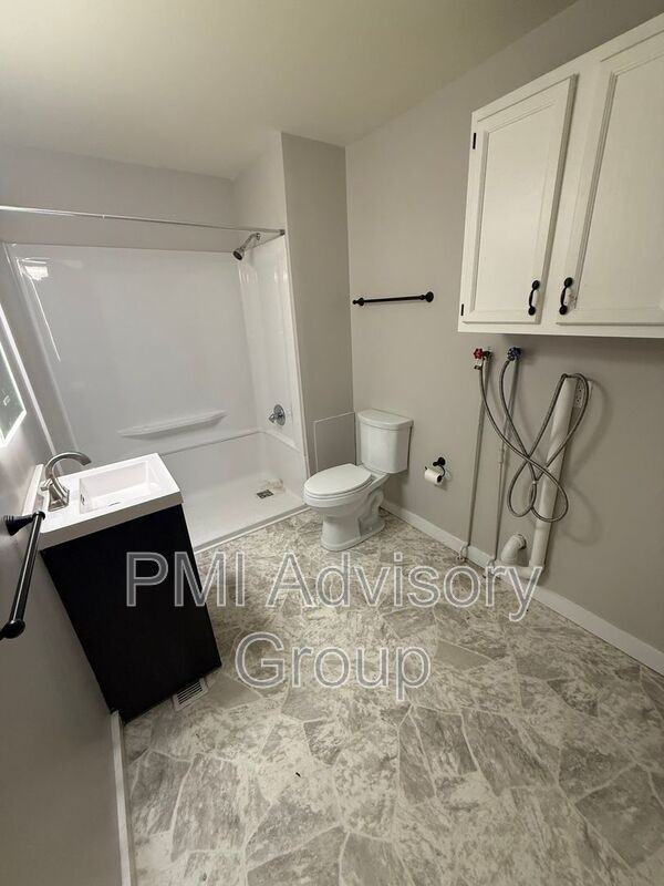 1220 Nw Fillmore St - Photo 2 of 5
